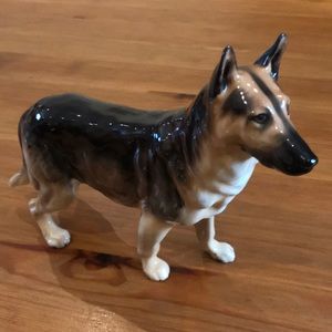 Royal Doulton - German Shepherd Figurine